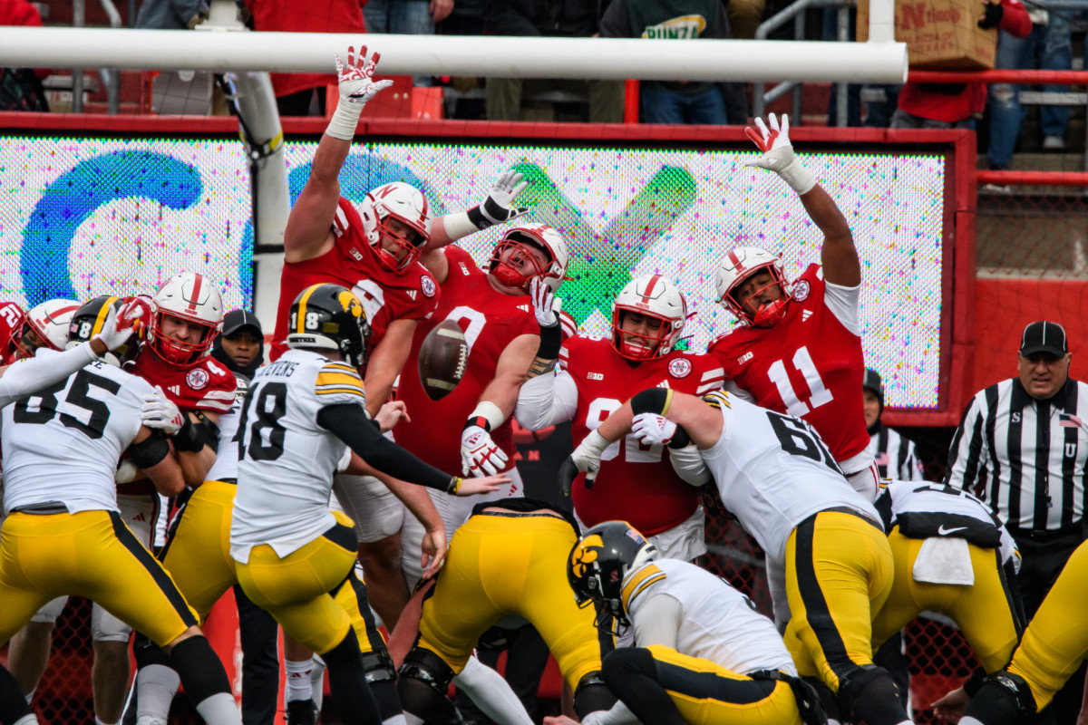 01_FB vs Iowa 1124